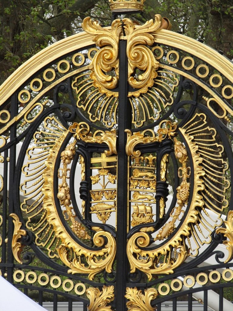 A sculpted Canadian coat of arms photographed in London, England, in 2023; a later rendering that may differ in detail from the 1921 design.