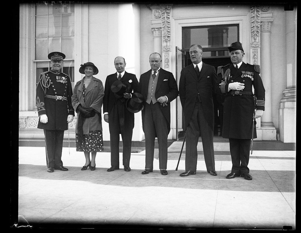Prime Minister R.B. Bennett with President Franklin D. Roosevelt at the White House, 1933 (Harris & Ewing).
