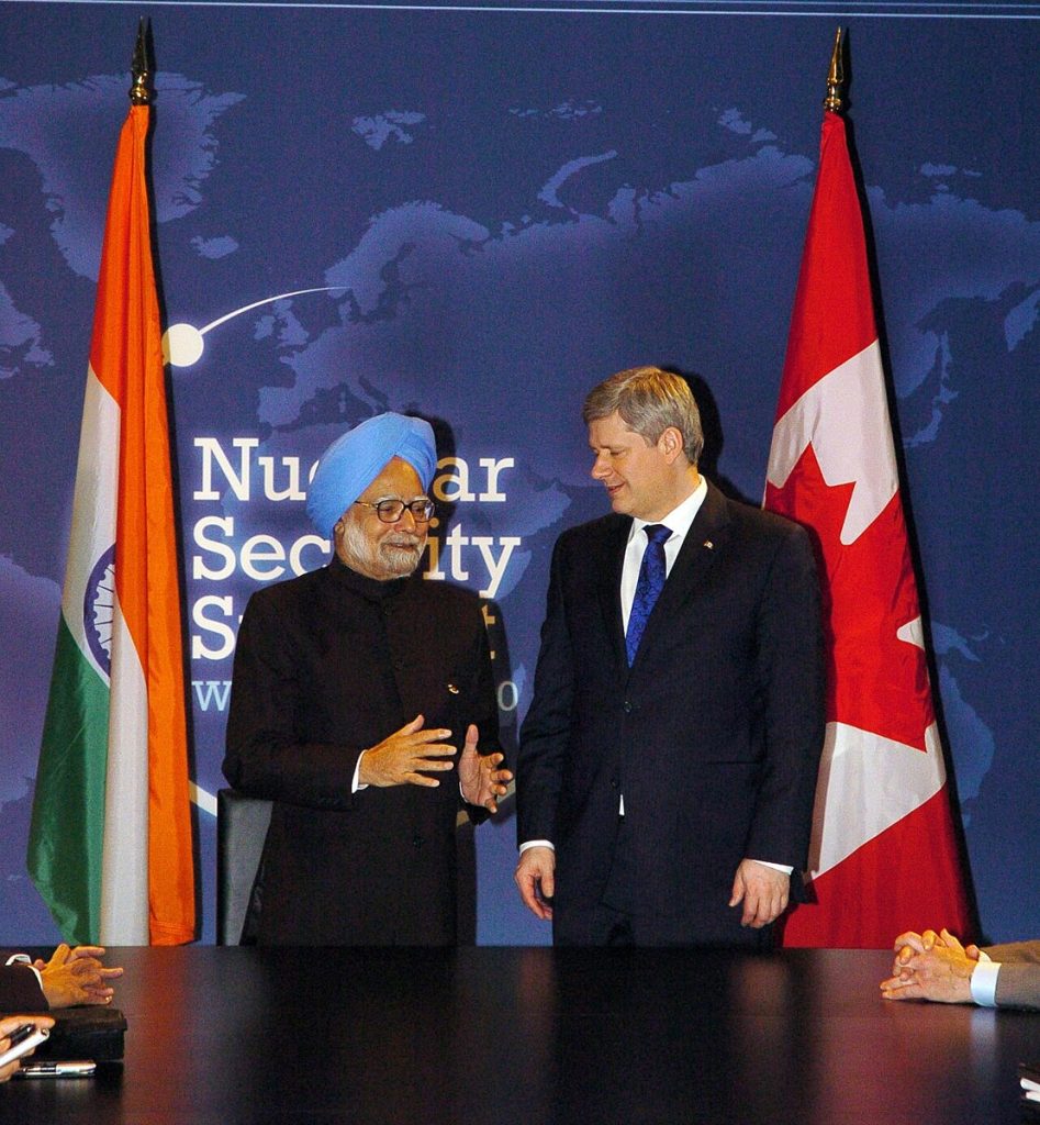 Stephen Harper meets Prime Minister Manmohan Singh of India on the sidelines of the Nuclear Security Summit, Washington, April 12, 2010.