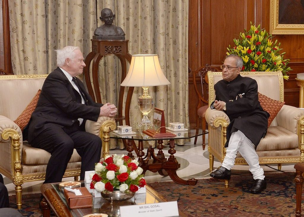 David Johnston meets President Pranab Mukherjee in New Delhi, February 24, 2014.