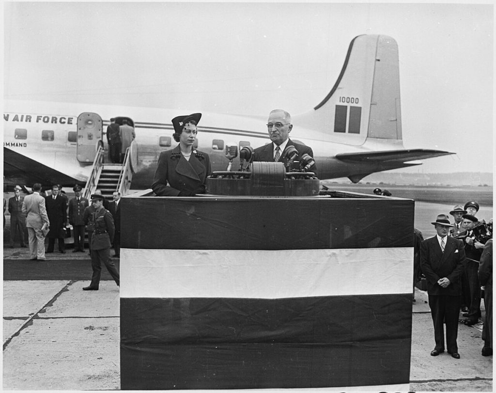 Le président Harry S. Truman et la princesse Elizabeth lors de cérémonies à Washington, 1951 (Abbie Rowe).