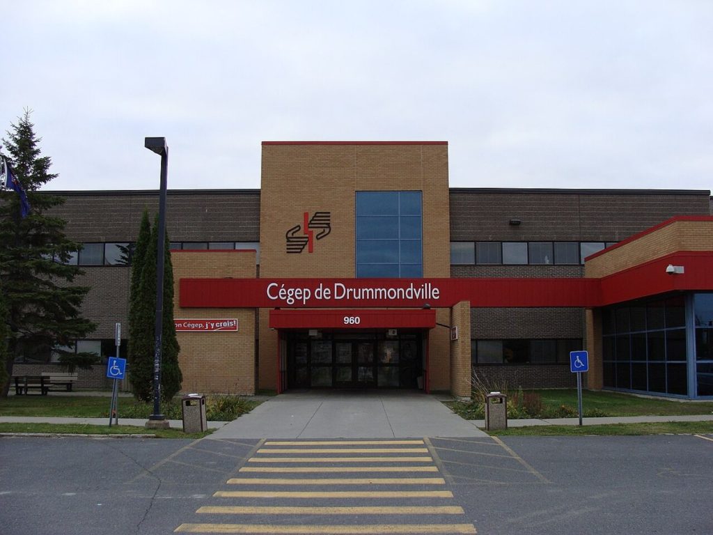 Entrance of the Cégep de Drummondville.