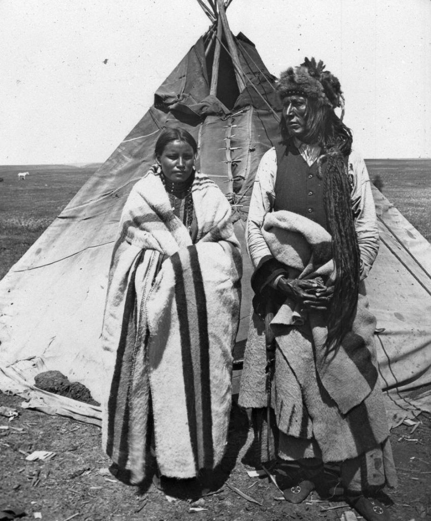 pīhtokahānapiwiyin (Poundmaker), around 1884 (Library and Archives Canada).