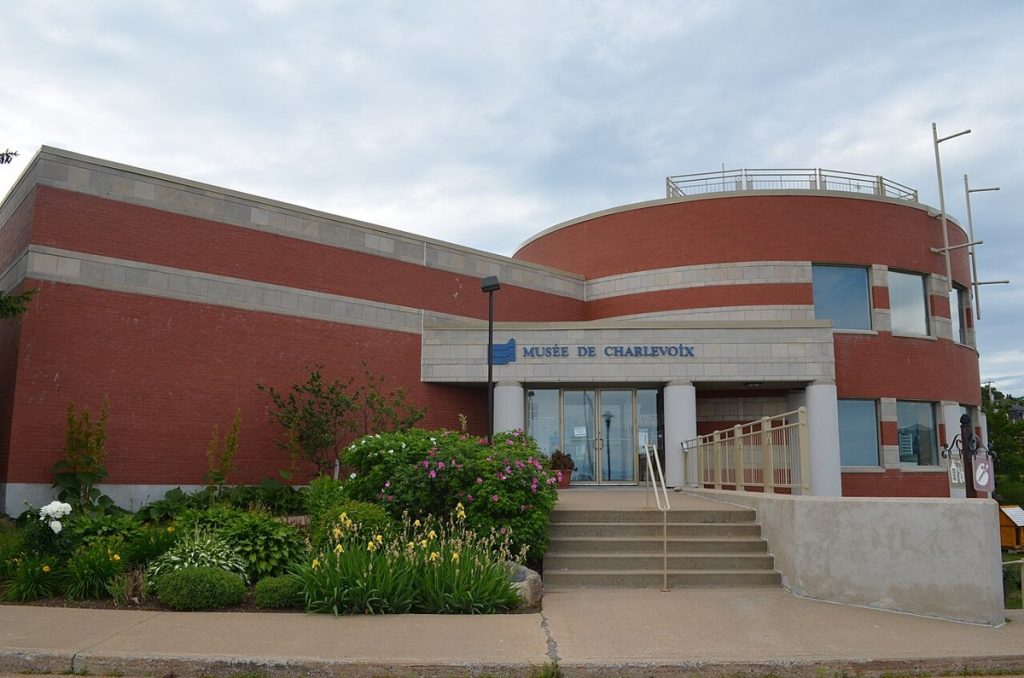 The entrance of the Musée de Charlevoix.