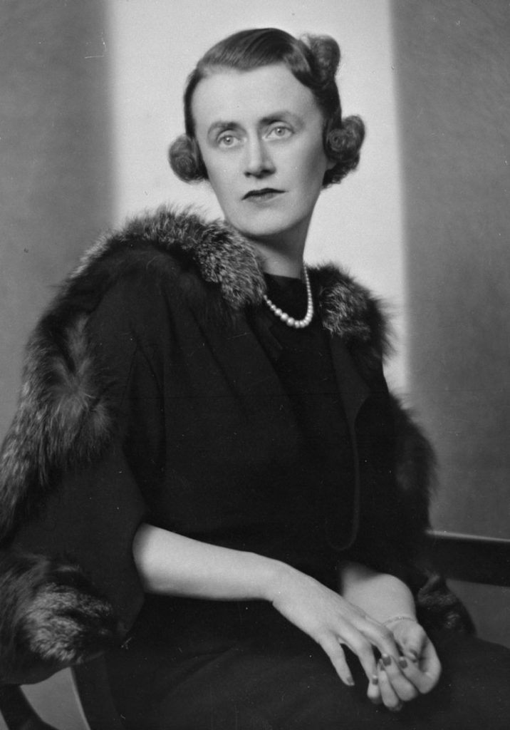 Thérèse Casgrain photographed by George Nakash (Library and Archives Canada).