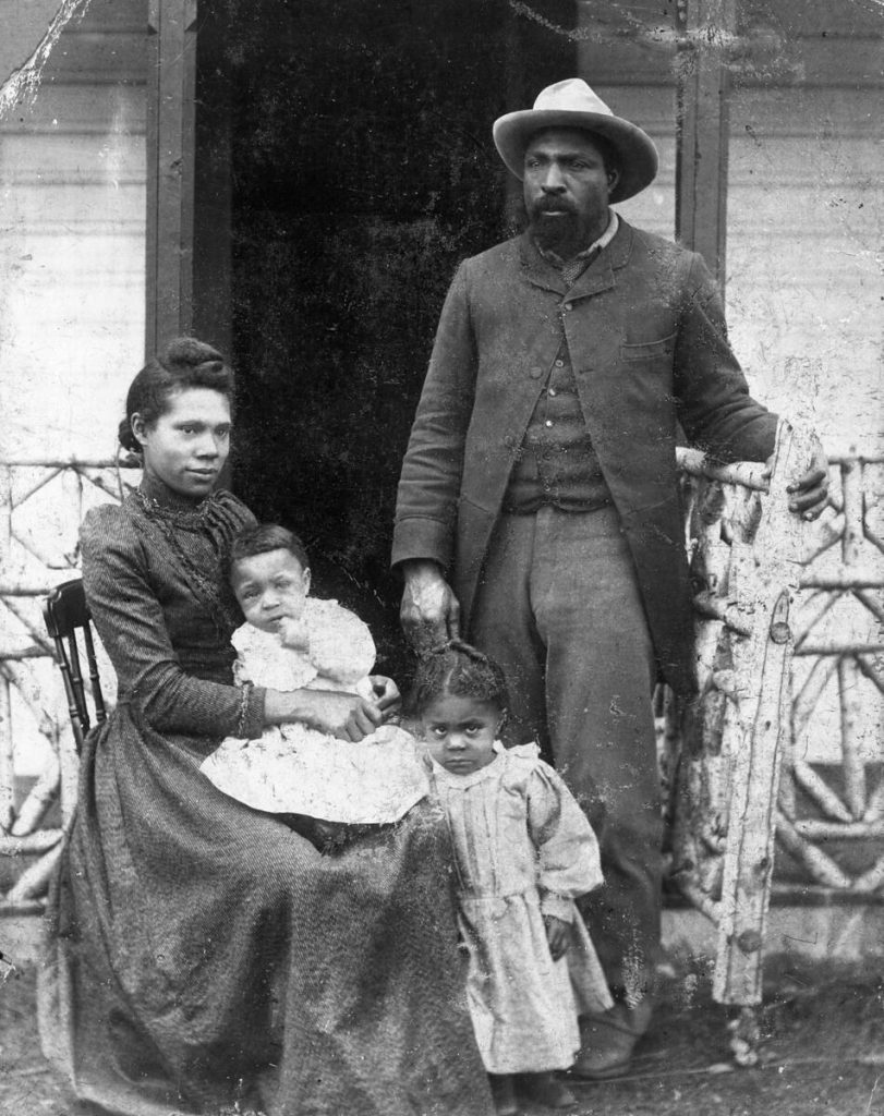 John Ware avec sa femme Mildred et leurs enfants Robert et Nettie, 1896.