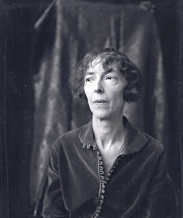 Mazo de la Roche photographed by M. O. Hammond on 18 December 1927 (Archives of Ontario).