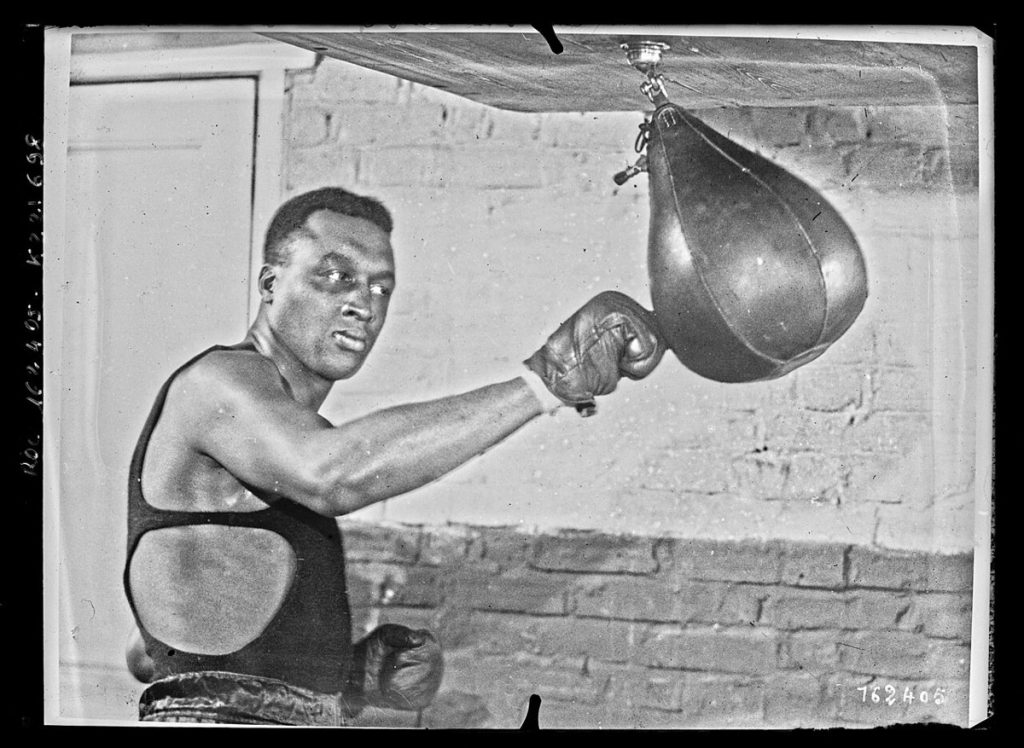 A portrait of boxer Larry Gains, 1932 (Agence Rol).