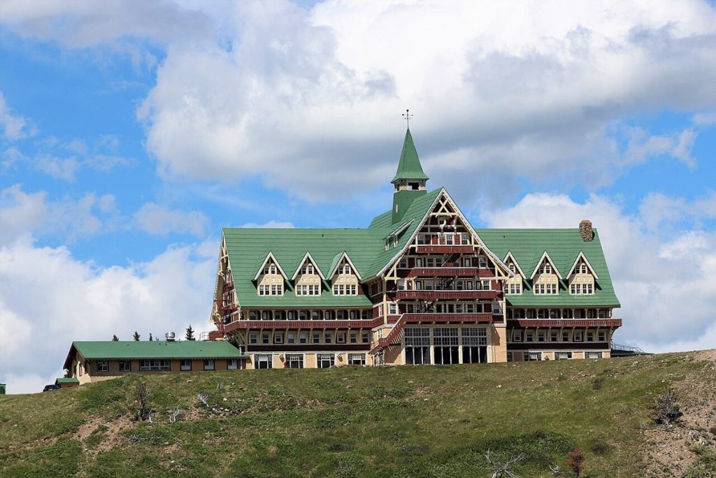 L’hôtel Prince of Wales au-dessus du lac Waterton (Alberta), photographié en 2016.
