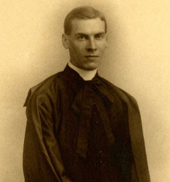 Alexandre Vachon as a young priest, around 1910.