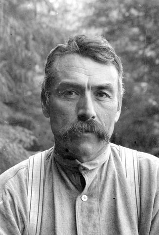 George Hunt in 1898 (Harlan I. Smith, BC Archives).